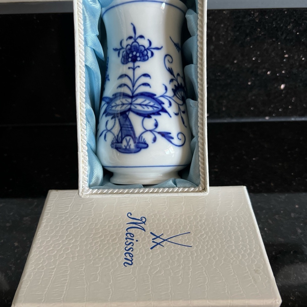 Meissen Blue and White Porcelain Vase